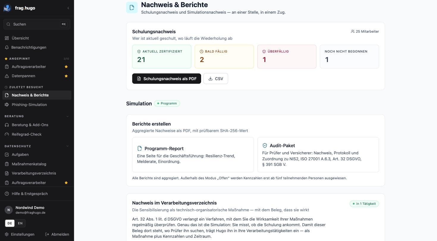 Ansicht „Nachweis & Berichte“ mit dem Schulungsnachweis (21 aktuell zertifiziert, 2 bald fällig, 1 überfällig, 1 nicht begonnen), den Schaltflächen für PDF und CSV sowie den beiden Berichtsarten Programm-Report und Audit-Paket